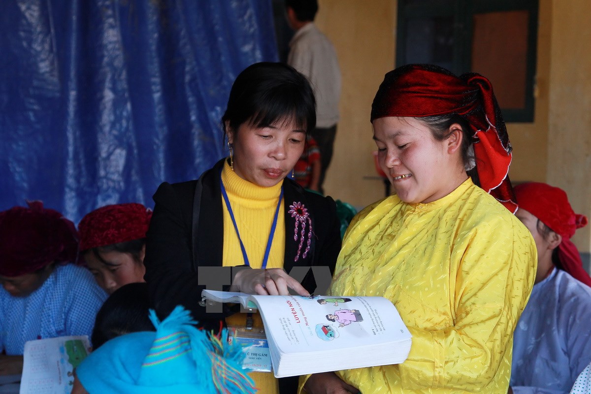 Illiteracy eradication class in highland region